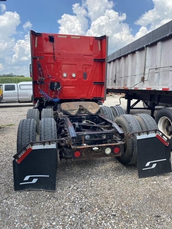 Image of International ProStar Plus 122 equipment image 2