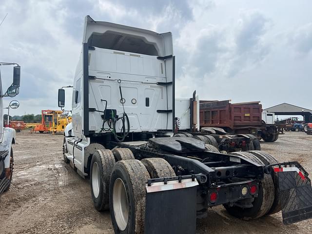 Image of International ProStar Plus 122 equipment image 1