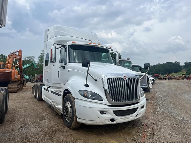 Image of International ProStar Plus 122 equipment image 4