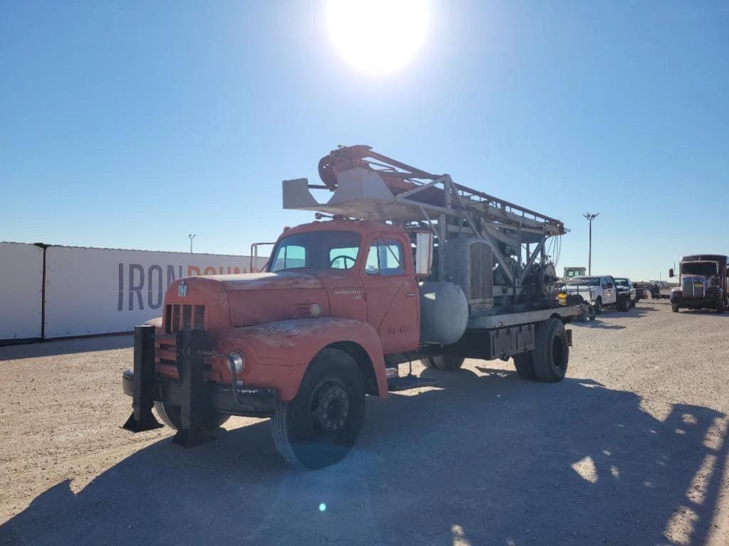 International R-190 Equipment Image0