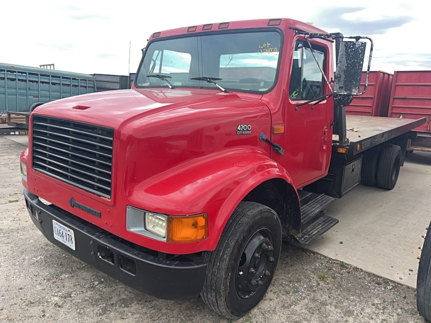 International 4700 Equipment Image0