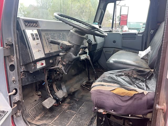 Image of International 4700 equipment image 3