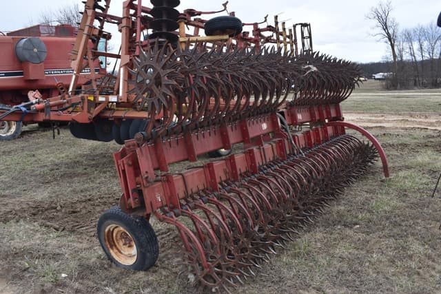 Image of International Harvester 181 equipment image 2