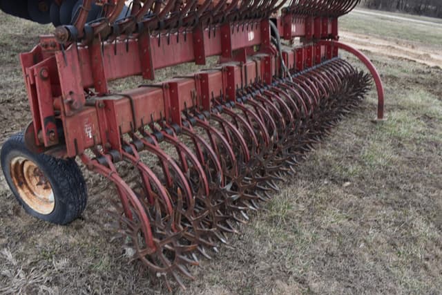 Image of International Harvester 181 equipment image 4
