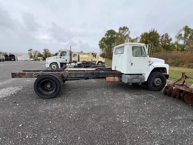 Image of International S1900 equipment image 3