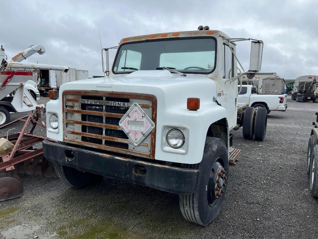 1988 International S1900 Equipment Image0