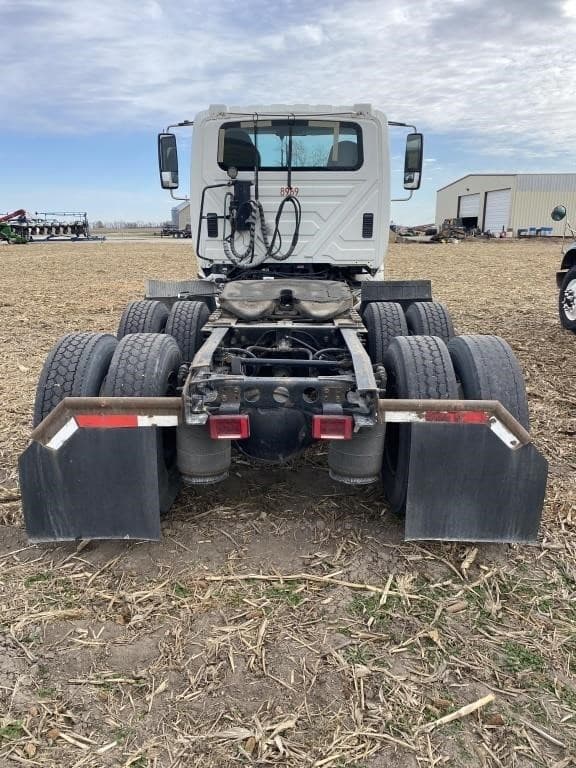 Image of International ProStar Plus 122 equipment image 3