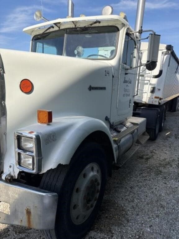 Image of International 9300 equipment image 2