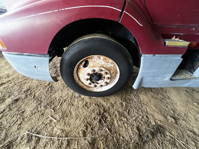 Image of International 8300 equipment image 4