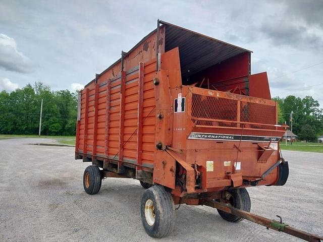 Image of International Harvester 120 equipment image 1