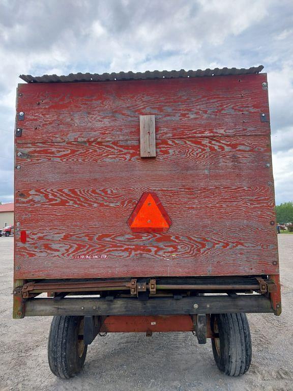 Image of International Harvester 120 equipment image 4