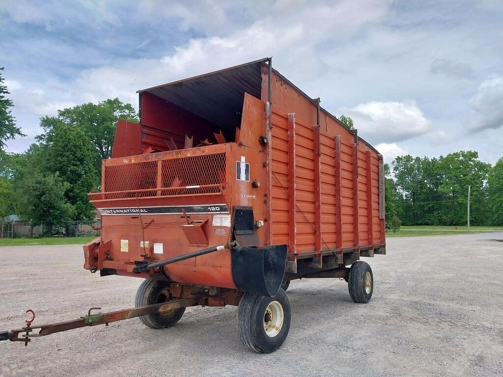 Image of International Harvester 120 Primary image