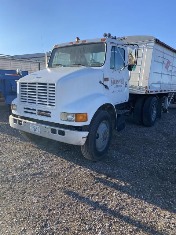 Image of International 7100 equipment image 1