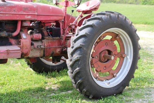 Image of Farmall Super M equipment image 2