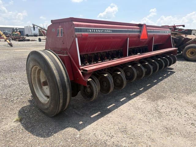 Image of International Harvester 5100 equipment image 1