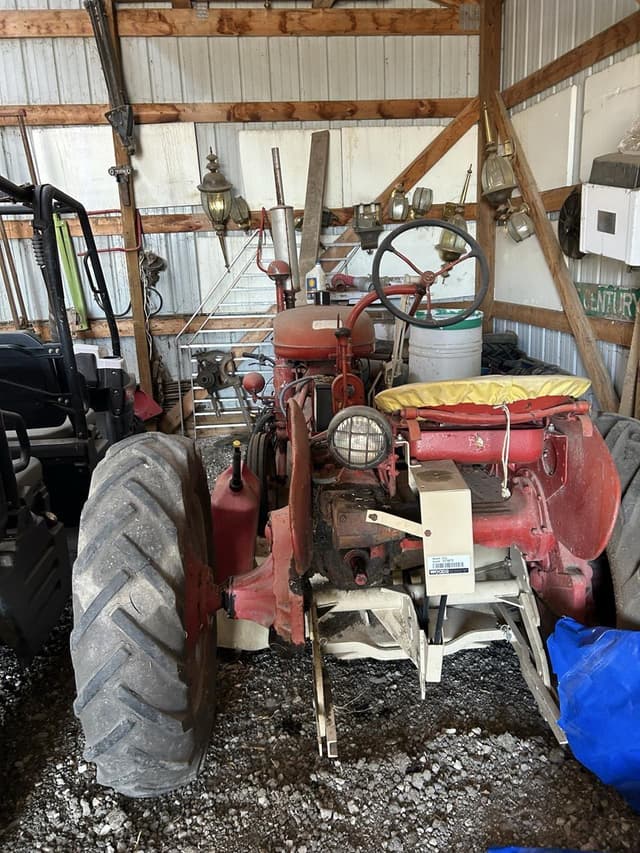 Image of Farmall Super A equipment image 1