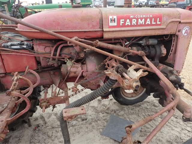 Image of Farmall A equipment image 4