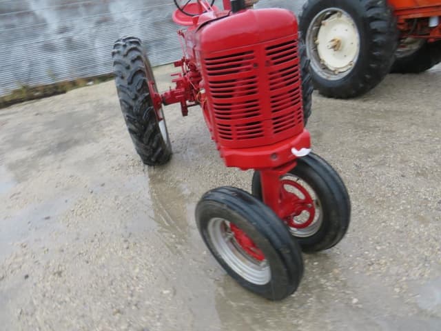 Image of Farmall Super H equipment image 1