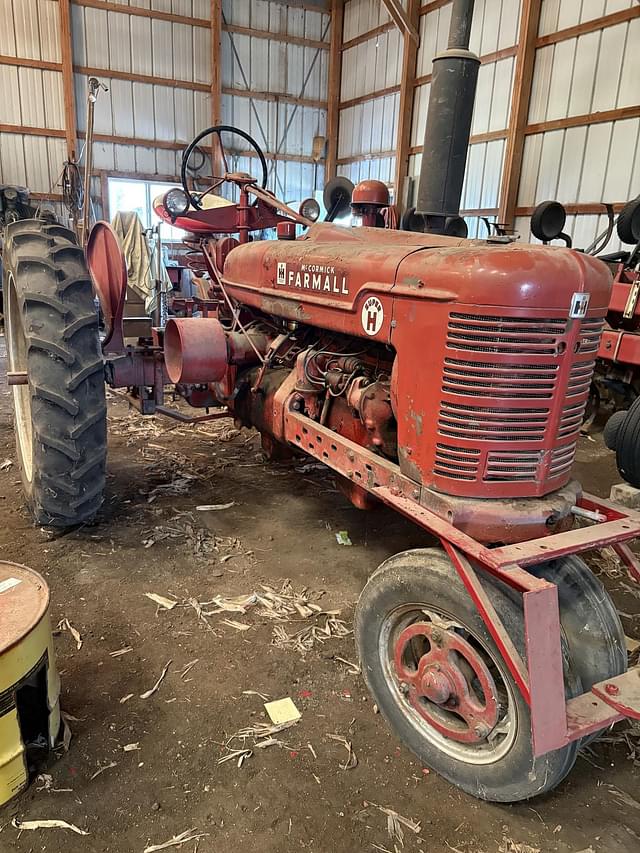Image of Farmall Super H equipment image 1