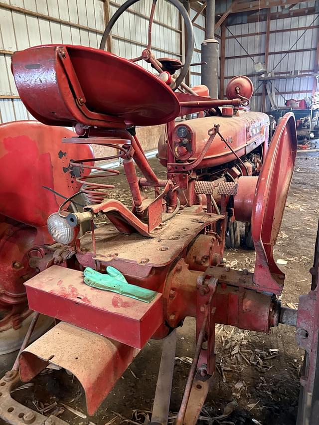 Image of Farmall Super H equipment image 4