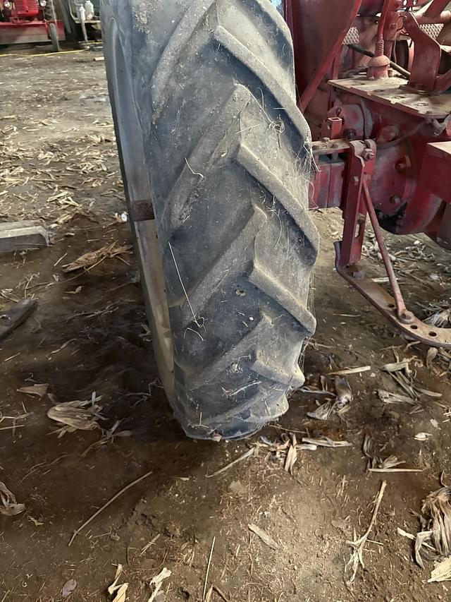 Image of Farmall Super H equipment image 2