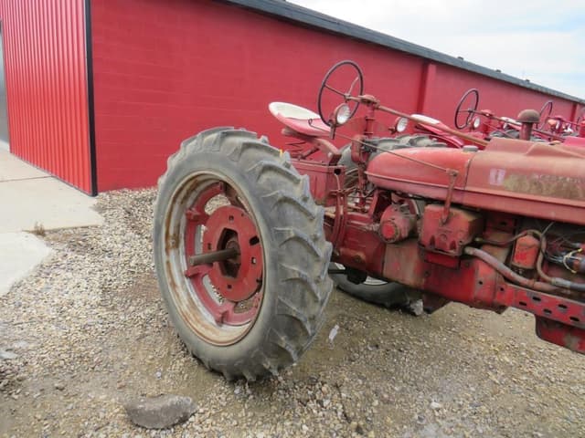Image of Farmall Super H equipment image 2
