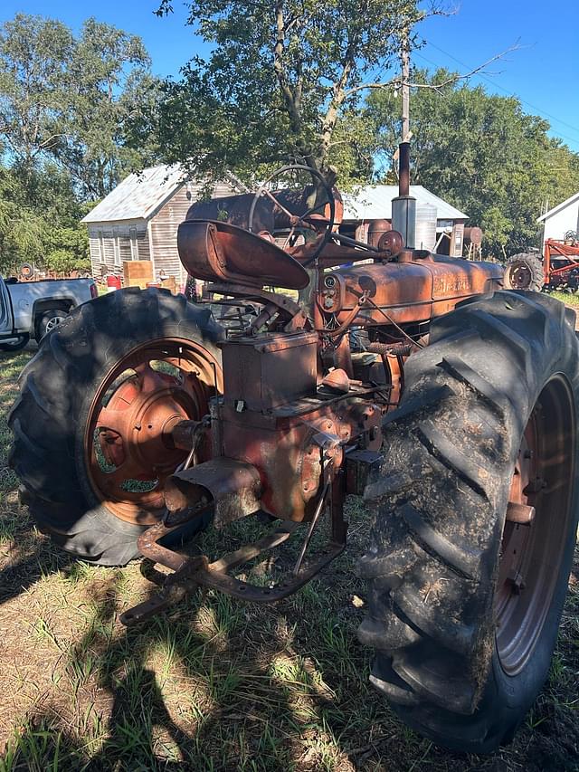 Image of Farmall Super M equipment image 2