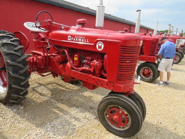 Image of Farmall Super M equipment image 1