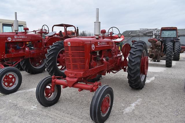 Image of Farmall Super M equipment image 1