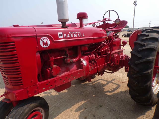 Image of Farmall Super M equipment image 3