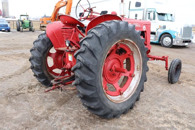 Image of Farmall Super M equipment image 4