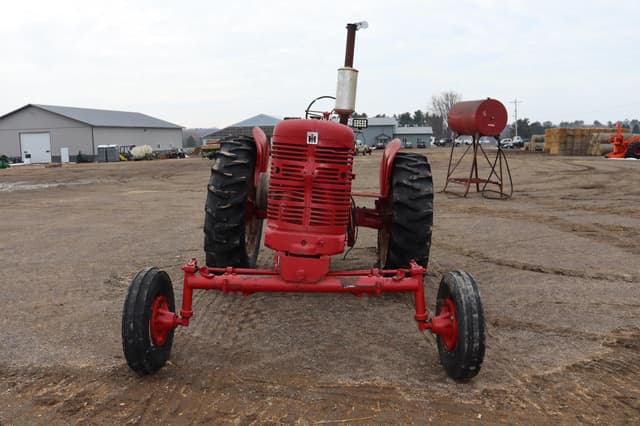 Image of Farmall Super M equipment image 1