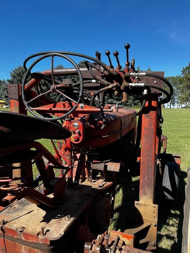 Image of Farmall Super M equipment image 4