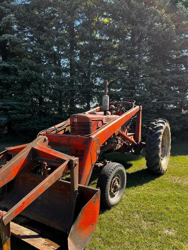 Image of Farmall Super M equipment image 1