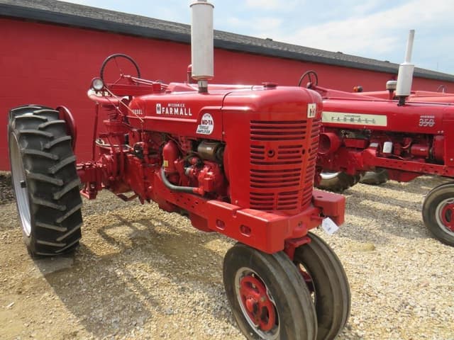 Image of Farmall Super MD-TA equipment image 4
