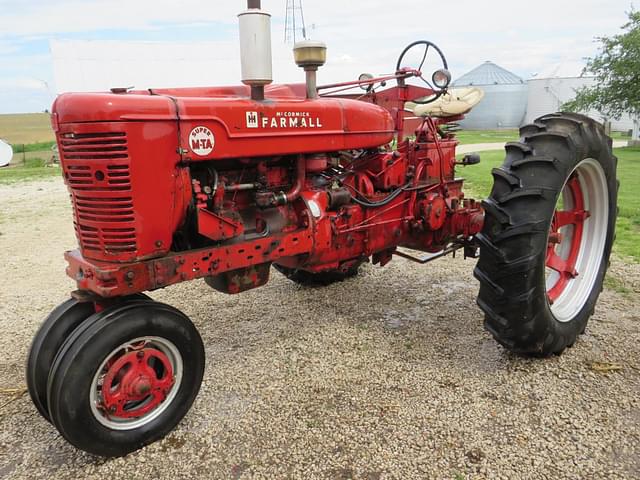 Image of Farmall Super M-TA equipment image 1