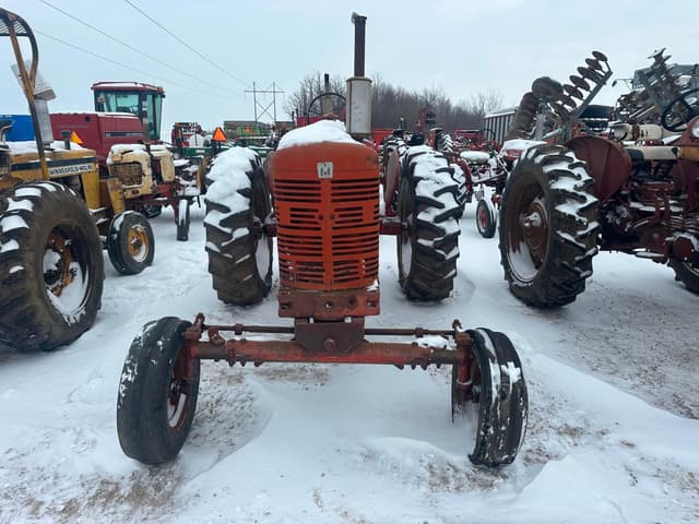 Image of Farmall Super M-TA equipment image 1