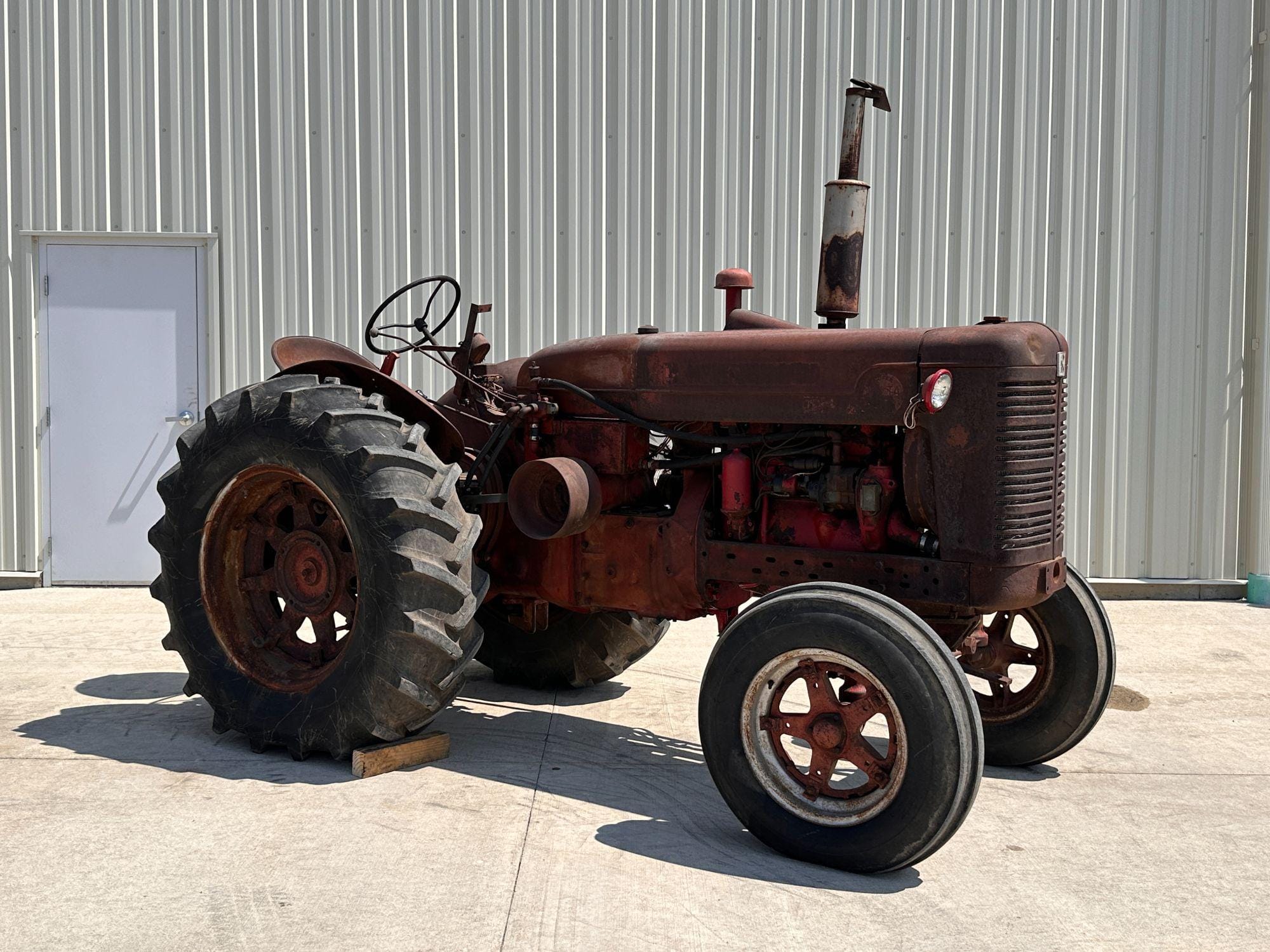 Main image International Harvester Super W6