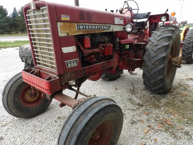 Image of International Harvester 856 equipment image 2