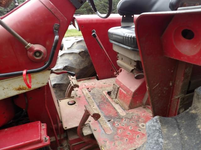 Image of International Harvester 856 equipment image 4