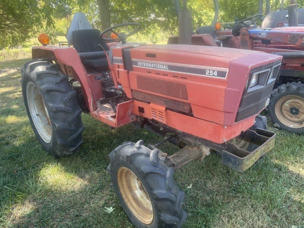 Main image International Harvester 254