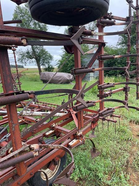 Image of International Harvester Vibra Shank equipment image 3