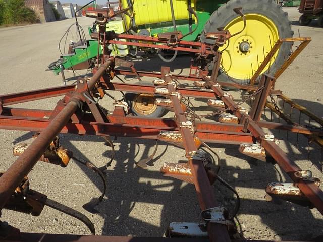 Image of International Harvester Vibra Shank equipment image 4