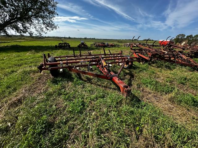 Image of International Harvester Vibra Shank equipment image 2