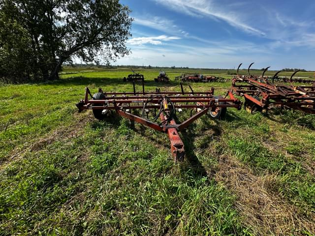 Image of International Harvester Vibra Shank equipment image 1