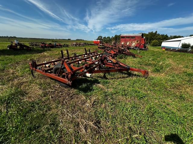 Image of International Harvester Vibra Shank equipment image 4