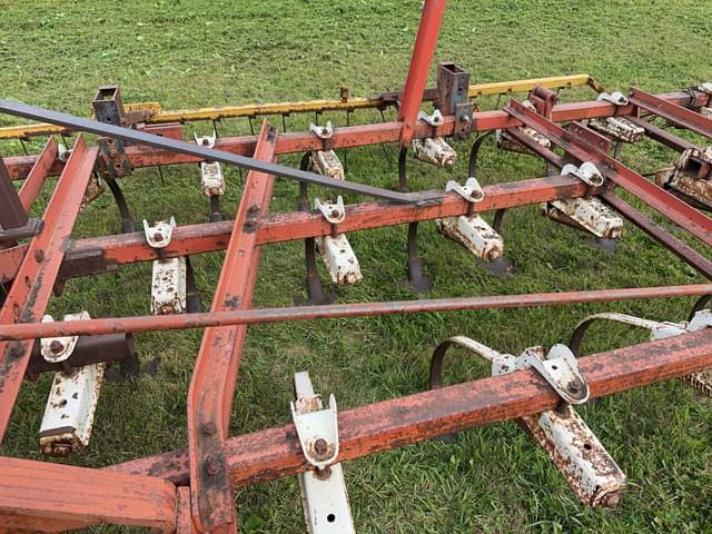 Image of International Harvester Vibra Shank equipment image 3