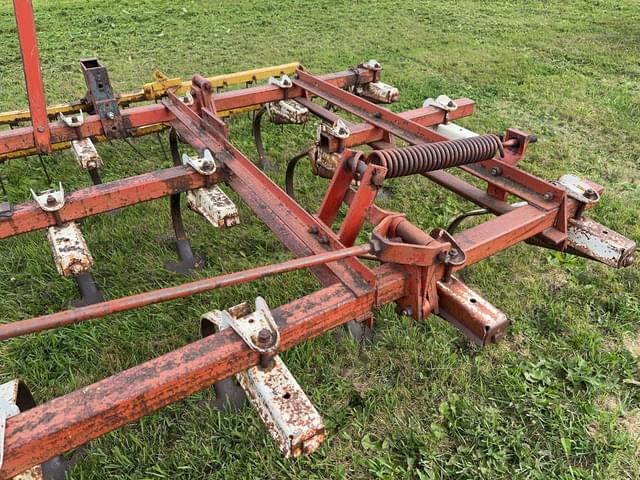 Image of International Harvester Vibra Shank equipment image 2