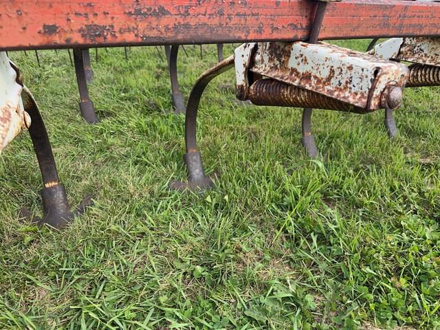 Image of International Harvester Vibra Shank equipment image 4