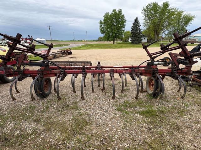 Image of International Harvester Vibra Shank equipment image 3